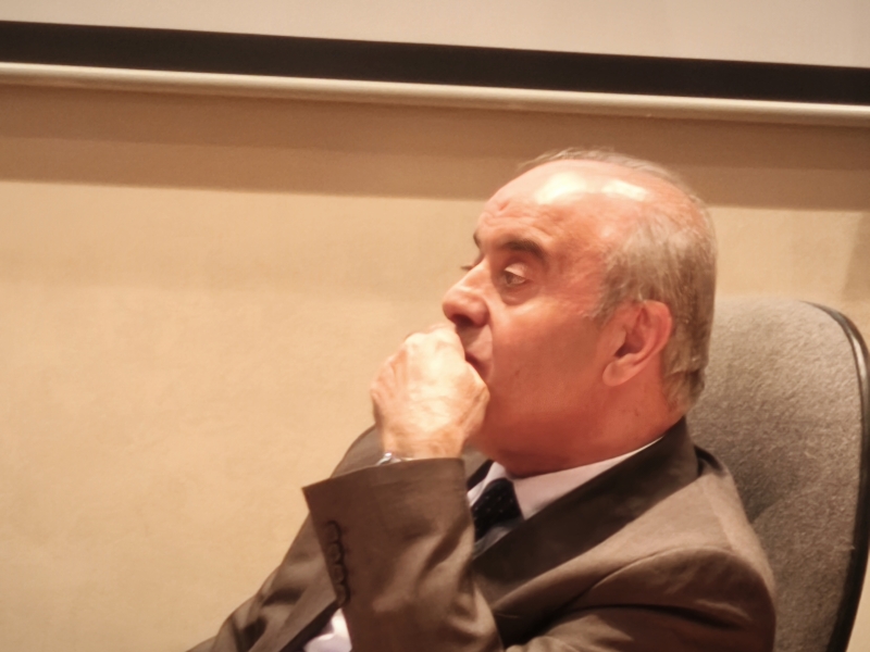 الوزير محافظة يطمئن على معلمين وطلاب استنشقوا غازاً كيمائياً