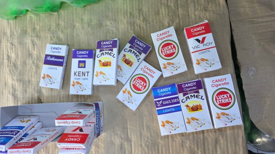 علكة على شكل سجائر تغلق سوبرماركت