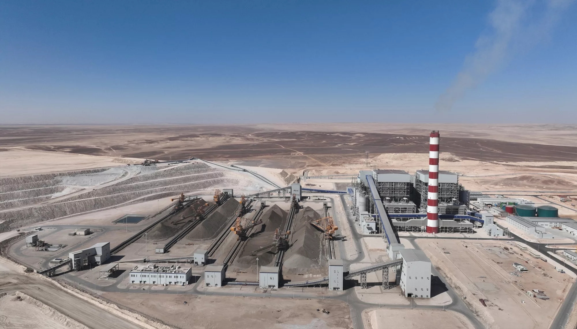 وزارة العمل: نتابع شكوى العطارات