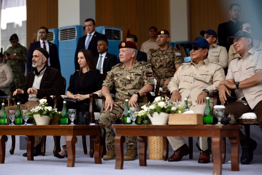 جلالة الملك والرئيس الإندونيسي يحضران في جاكرتا مجريات تمرين عسكري مشترك للطائرات المسيرة