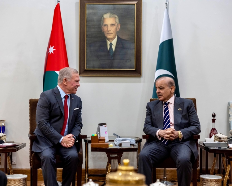 الملك يلتقي رئيس الوزراء الباكستاني في إسلام آباد 