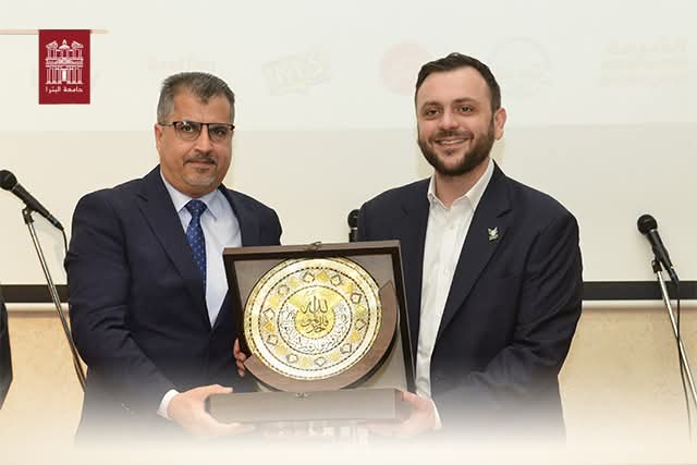 الأمير عمر بن فيصل يرعى حفلاً في البترا