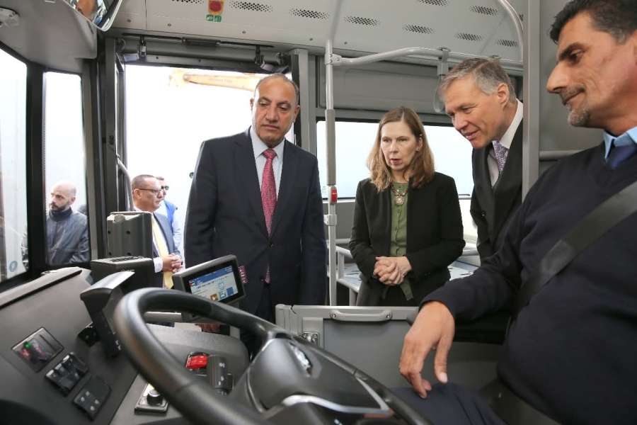 الشواربة يتفقد مسار الحافلات الكهربائية