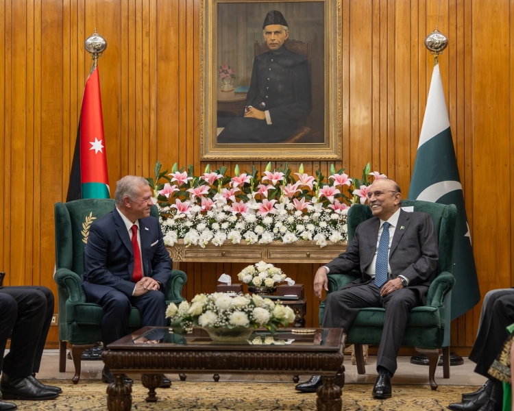 في إسلام آباد .. الملك والرئيس الباكستاني يعقدان مباحثات 
