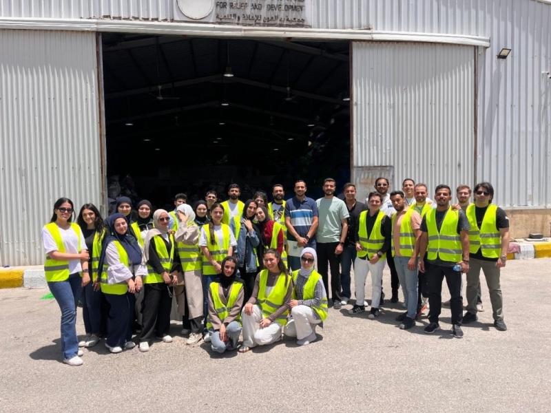 عمّان الأهليّة تنفذ حملة تطوعية لدعم بنك الملابس الخيري