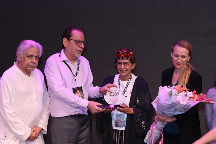 إنجاز كويتي في كراتشي: لابا تبهر الجمهور بعرض مسرحية