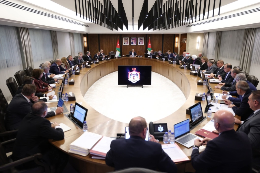 الحكومة تعيد تشكيل مجلس الاوقاف وتعين الشيَّاب أميناً عامَّاً لوزارة الصحَّة