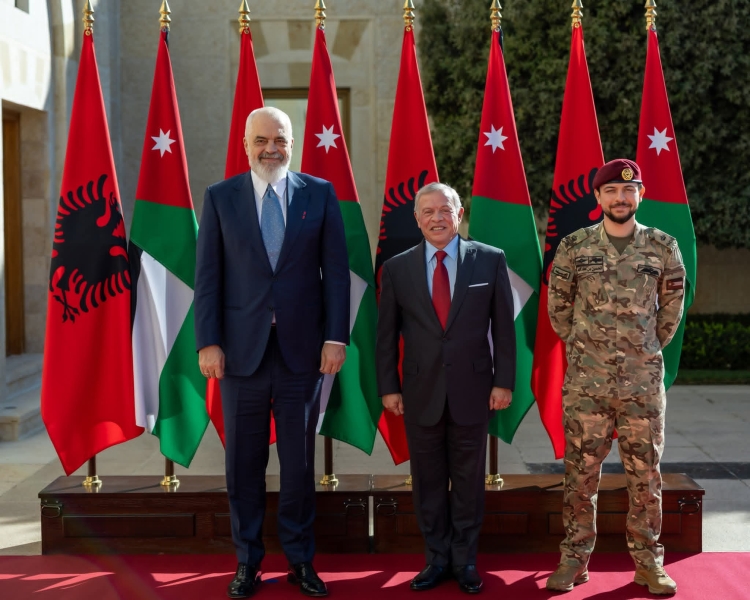 الملك يستقبل رئيس وزراء ألبانيا في قصر الحسينية