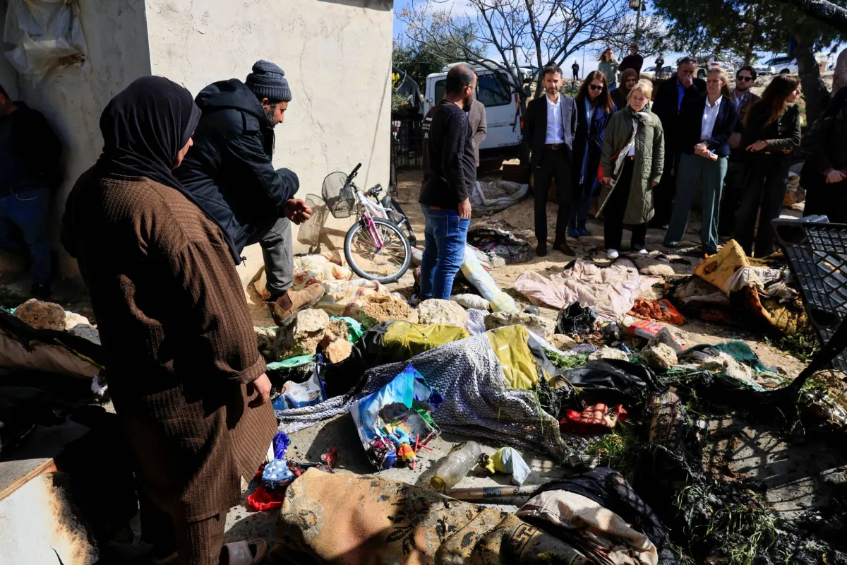 مستوطنون يحرقون منازل ومركبات الفلسطينيين في الضفة الغربية
