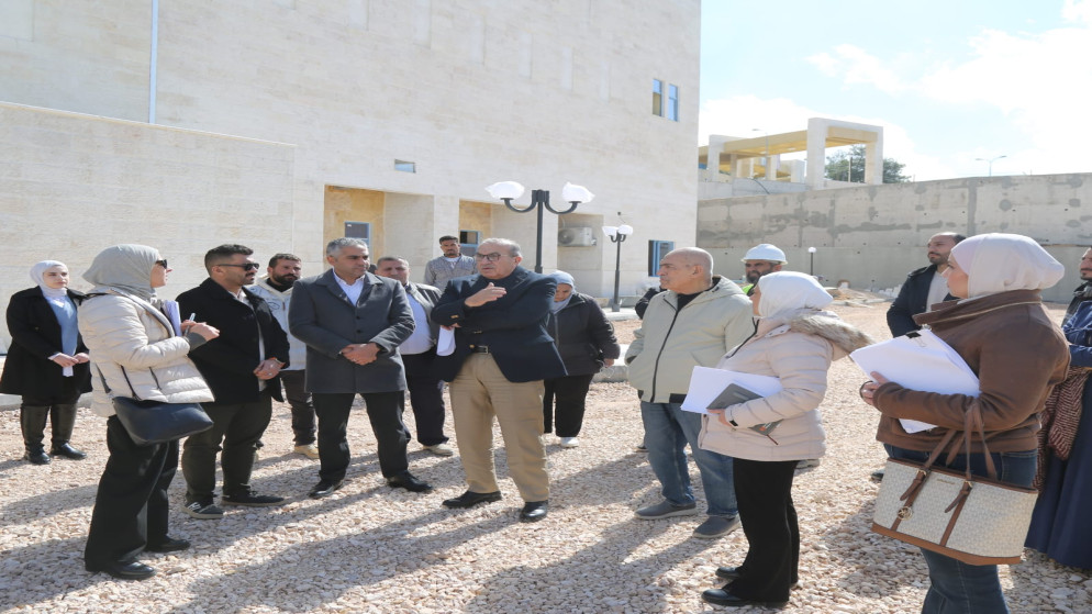 وزير الاشغال يتفقد توسعة مستشفى الايمان في عجلون