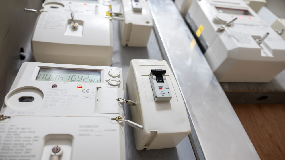 توصيات نيابية للنهوض بقطاع الطاقة وشرائح الكهرباء