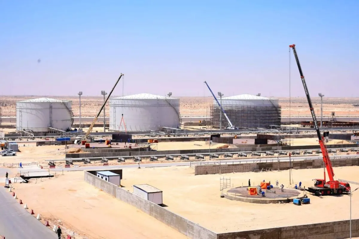 مصر تبدا نشاط تخزين وتداول النفط الخام بالحمراء