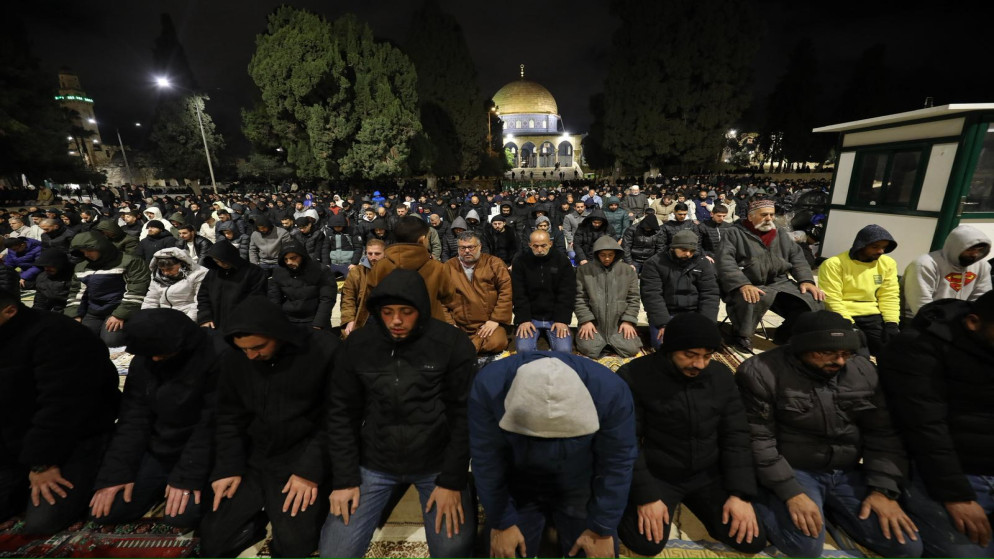 35 الف مصل يؤدون صلاتي العشاء والتراويح في المسجد الاقصى