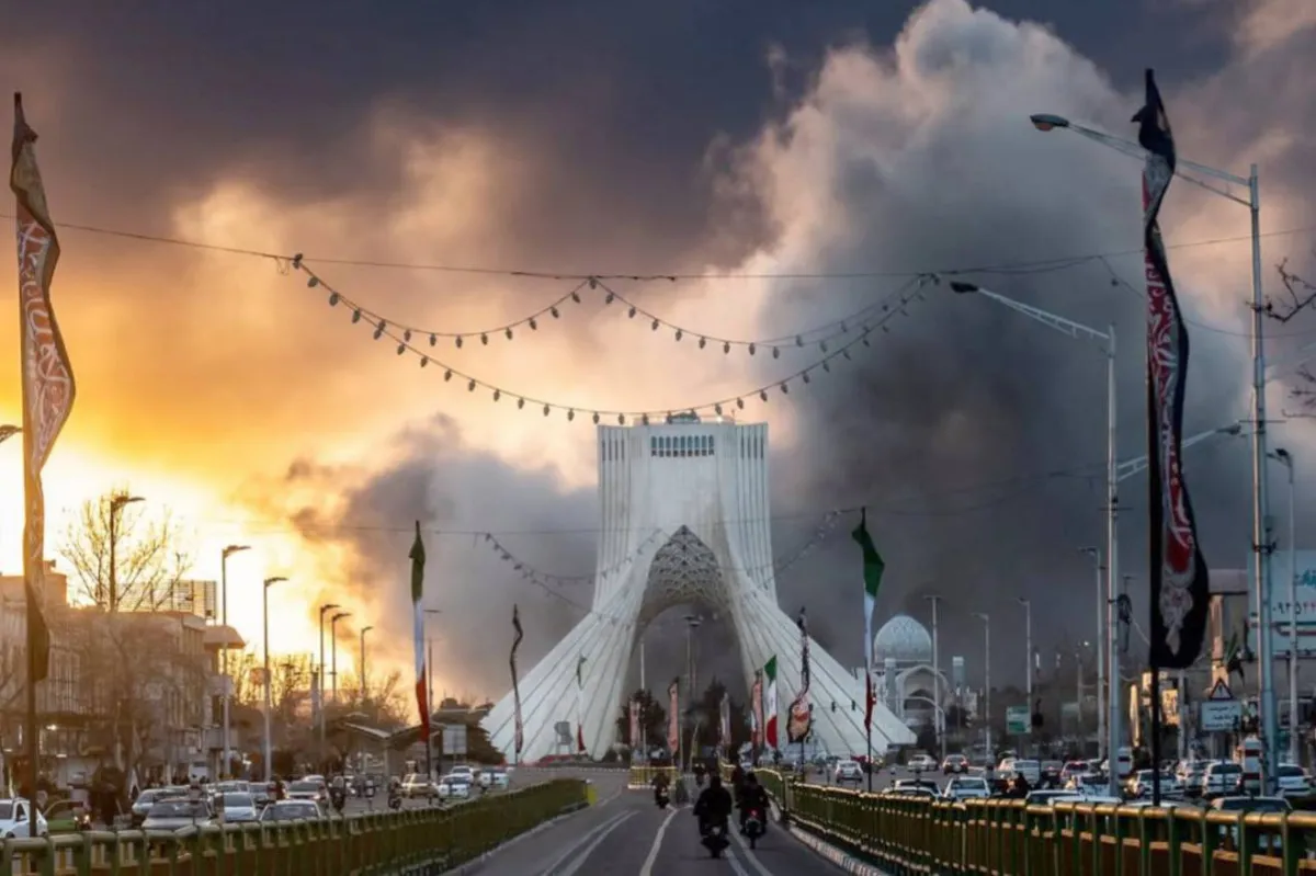 ترامب يهدد بتدمير الدفاعات الايرانية وسط تصعيد التوتر