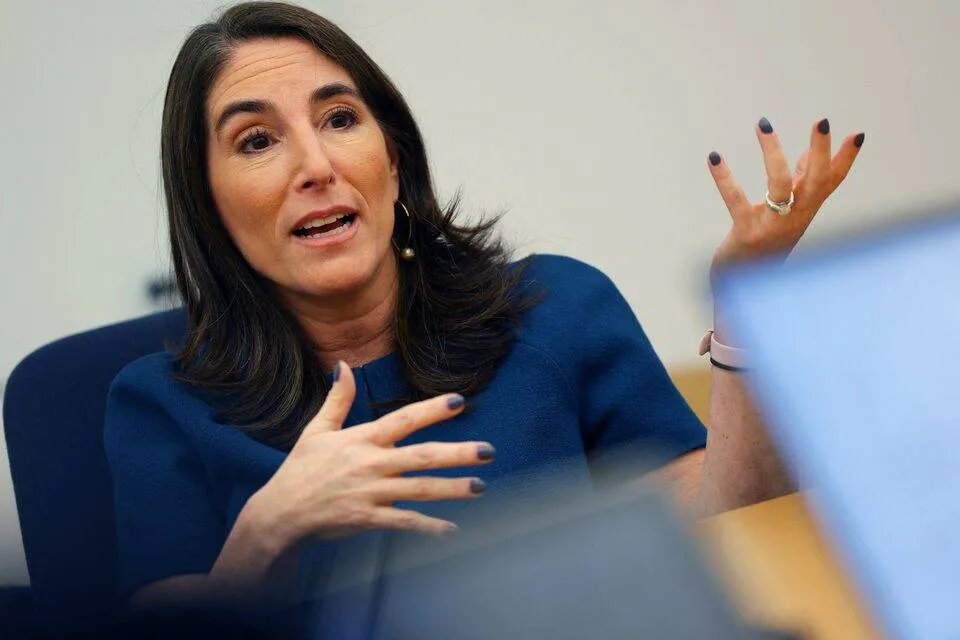 رئيسة فيدرالي كليفلاند تدعو للتمهل في تقييم اثار الحرب