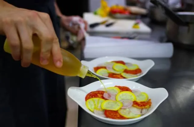 تحسن طفيف في قطاع الخدمات بمنطقة اليورو