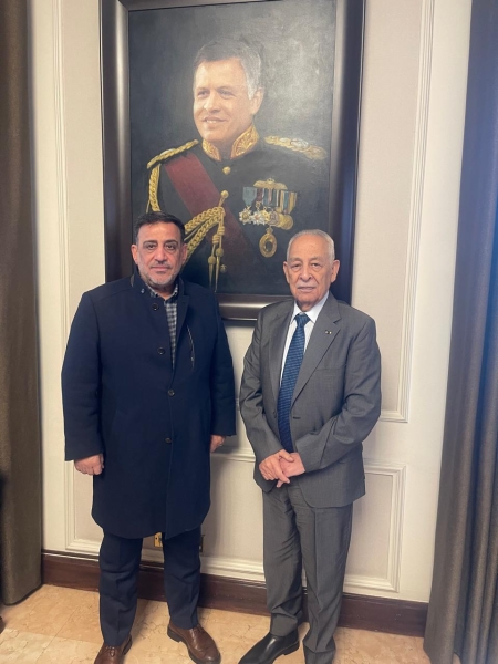 رئيس الديوان الملكي يلتقي رئيس مجلس إدارة “عرب سكاي” 