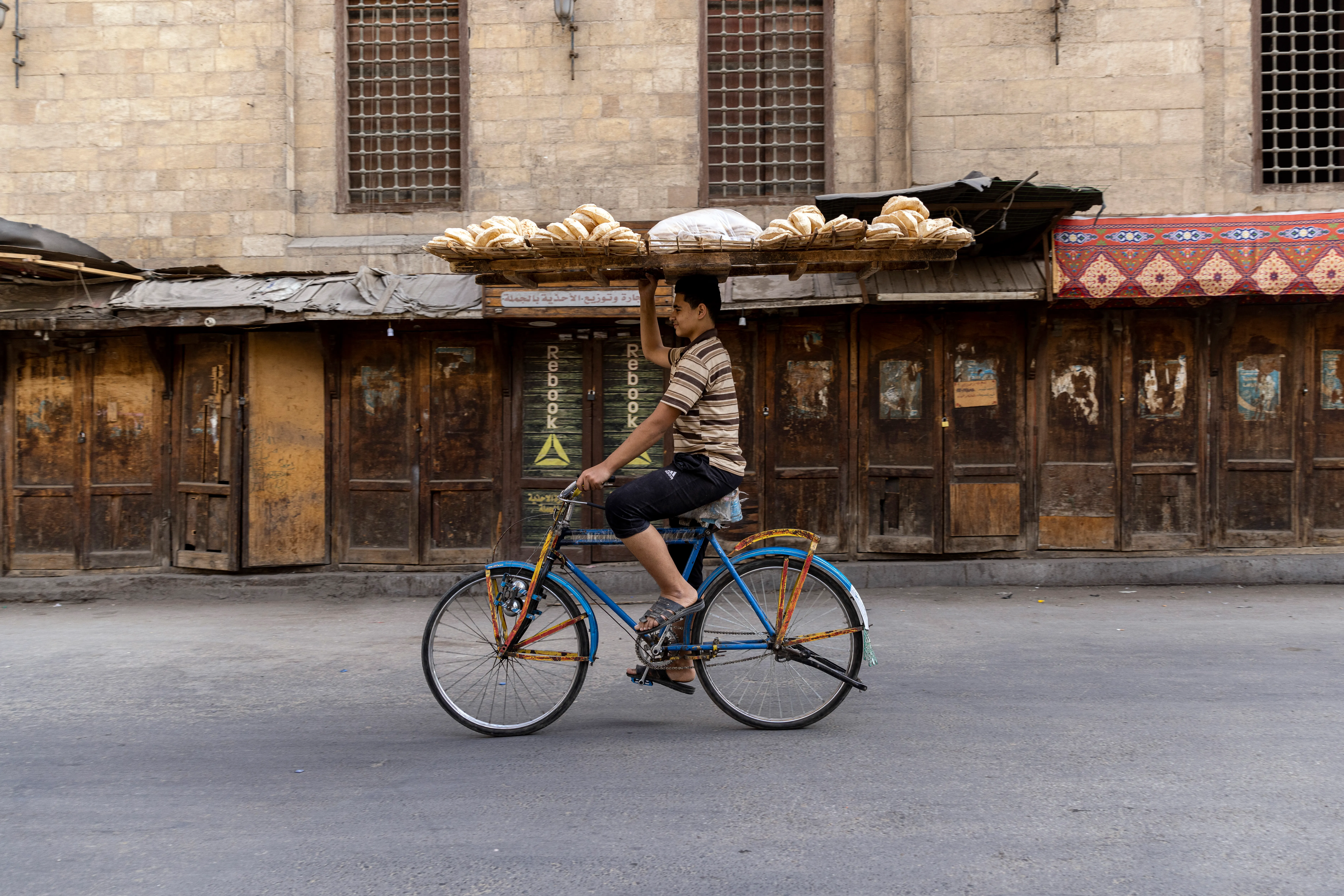 وزير التموين المصري يؤكد: لا تغيير في سعر الخبز المدعم