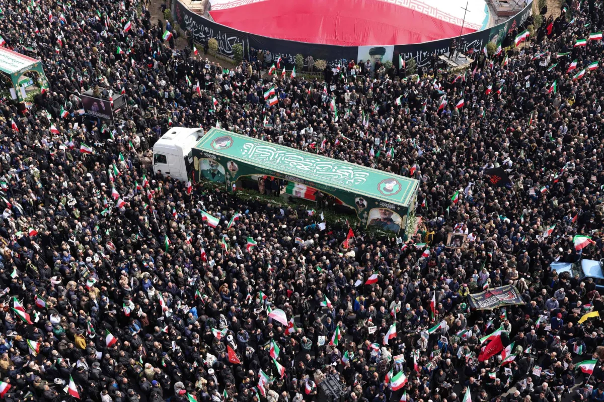 تشييع حاشد لقادة عسكريين في طهران وسط تصعيد التوتر