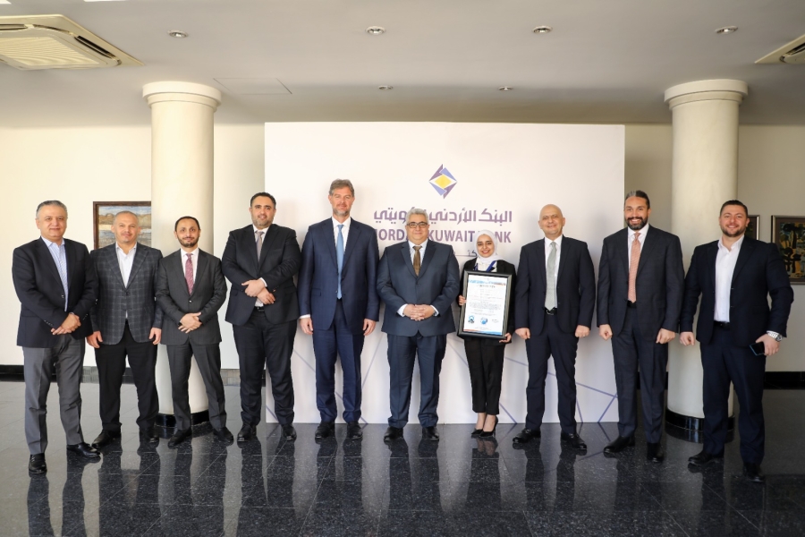 البنك الأردني الكويتي يحصل على شهادة الاعتماد الدولية 