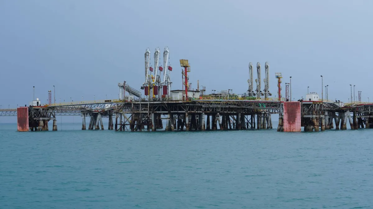 العراق يبحث خيارات بديلة لتصدير النفط بعد توقف الجنوب