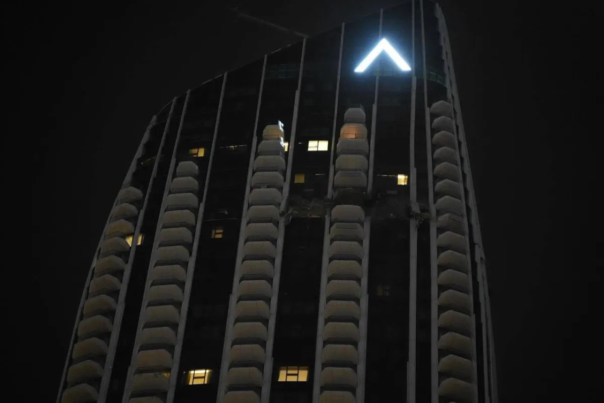 السيطرة على حريق محدود اثر سقوط مسيرة في دبي