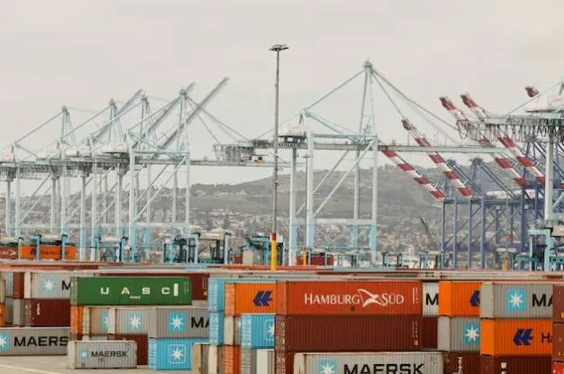 تراجع العجز التجاري الاميركي مدفوعا بارتفاع الصادرات