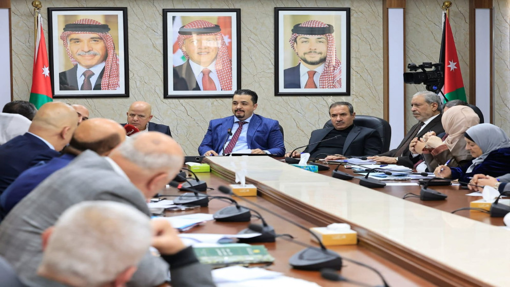 لجنة العمل النيابية ونقابة الصيادلة تبحثان معدل الضمان الاجتماعي