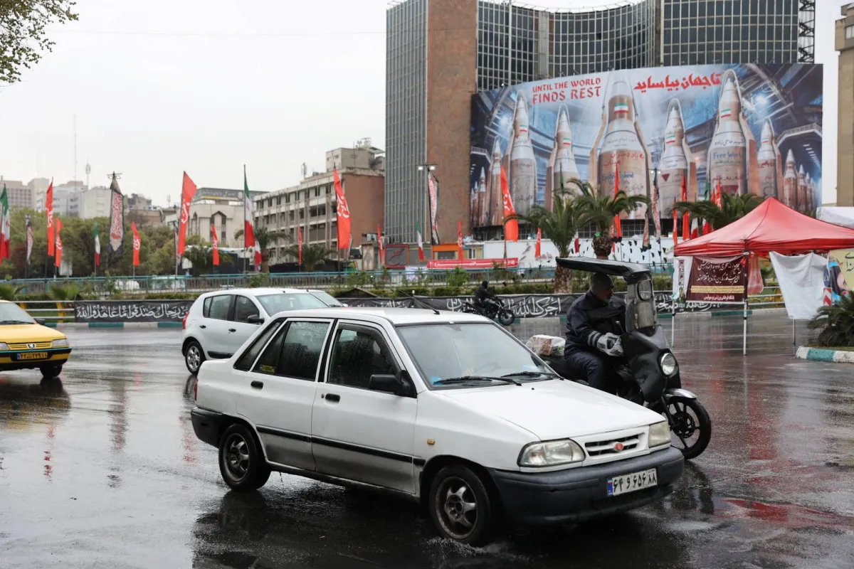ايران تعتقل عشرات الاجانب وتحذر من العدو