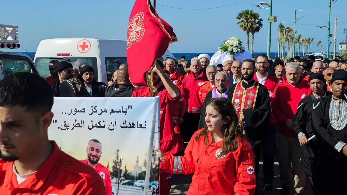 استهداف المسعفين في جنوب لبنان بين نيران الحرب والرسالة الإنسانية