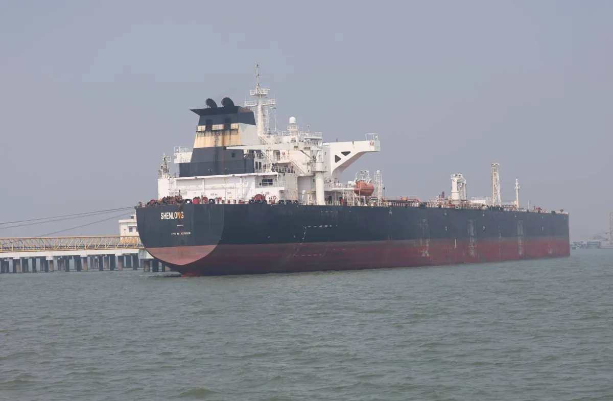 الاتحاد الاوروبي يدعو لحل دبلوماسي لضمان حرية الملاحة في مضيق هرمز