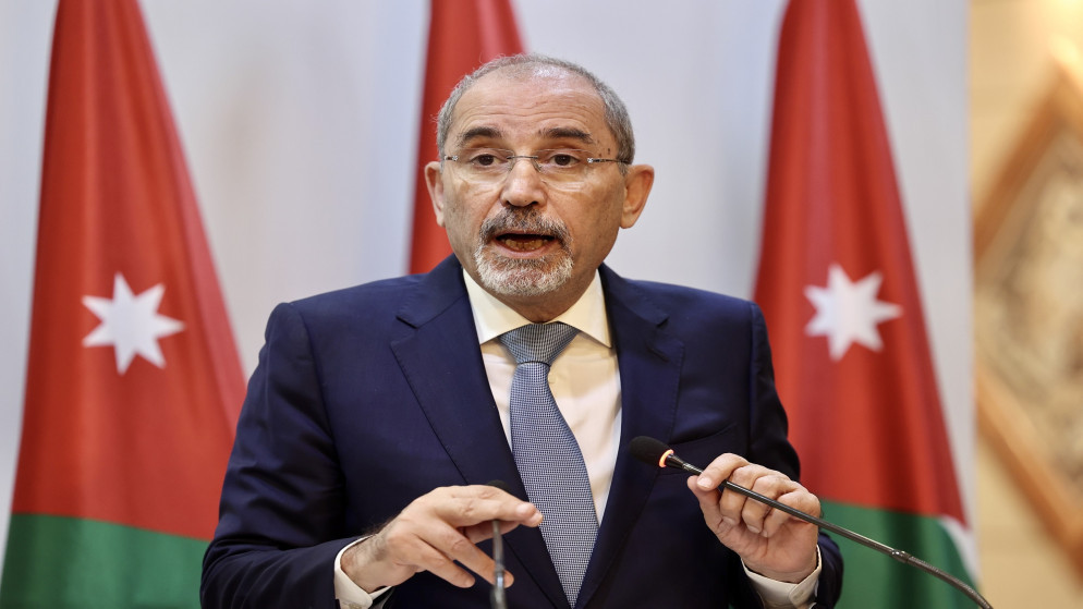 وزير الخارجية يبحث مع نظيره الجزائري تطورات الاوضاع في المنطقة