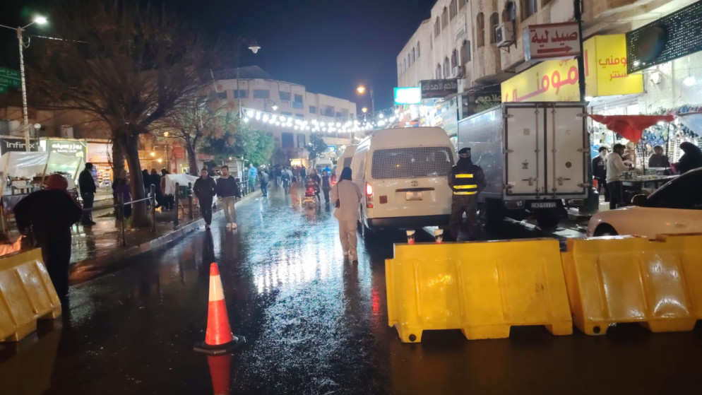 بلدية جرش تكثف الرقابة وتغلق مداخل الوسط التجاري للحد من الازدحام