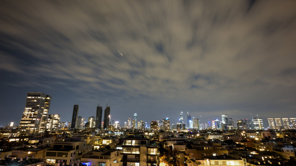 اصابة مصفاة نفط في حيفا بعد اطلاق صواريخ