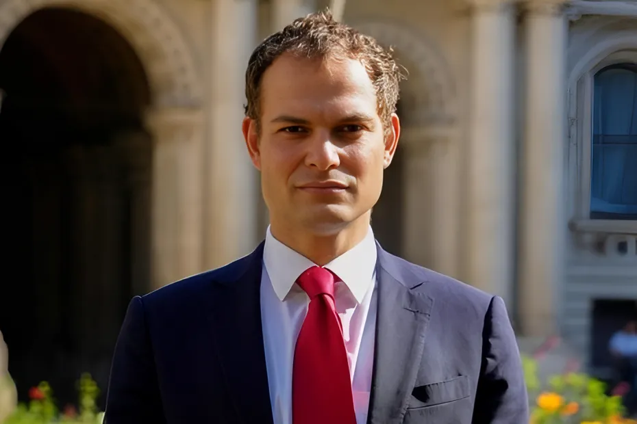 بريطانيا تكثف جهود تامين الملاحة في مضيق هرمز