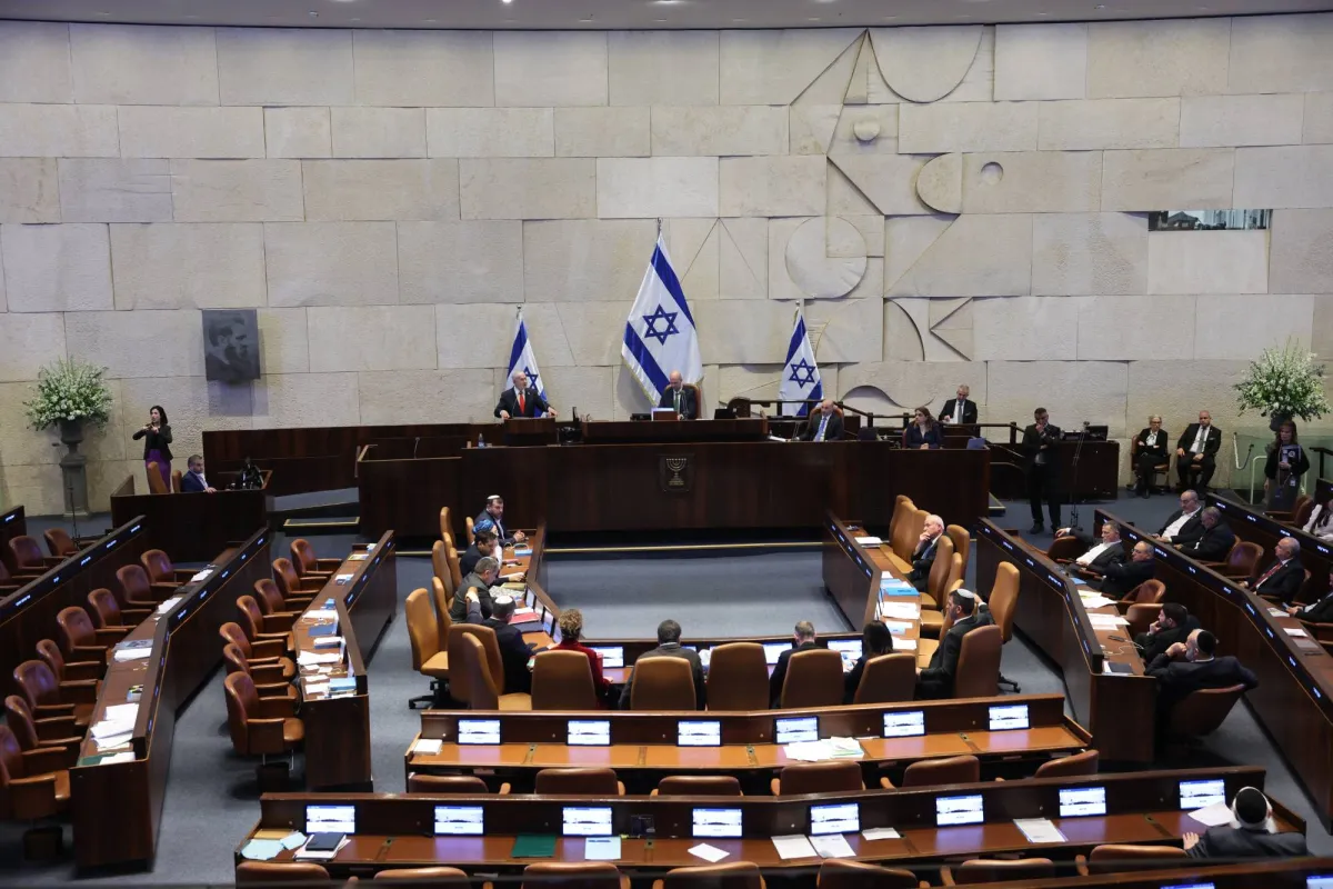 اليمين الاسرائيلي يتخلى عن تبكير الانتخابات ويسعى للبقاء في السلطة