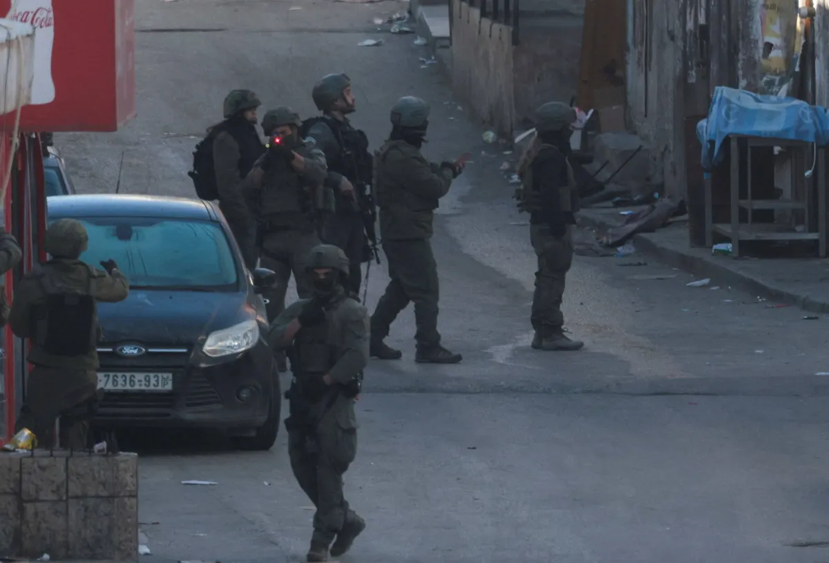 اصابة شاب واعتقال 5 اخرين برصاص اسرائيلي في الخليل