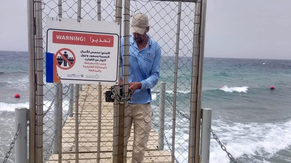 محمية العقبة تحذر من السباحة بسبب ارتفاع الامواج