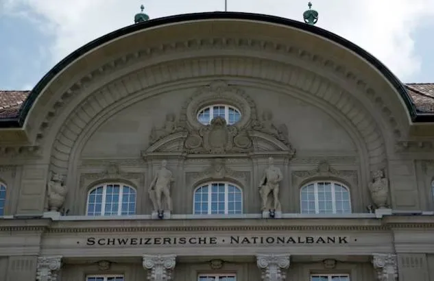 المركزي السويسري يثبت سعر الفائدة وسط صعود الفرنك