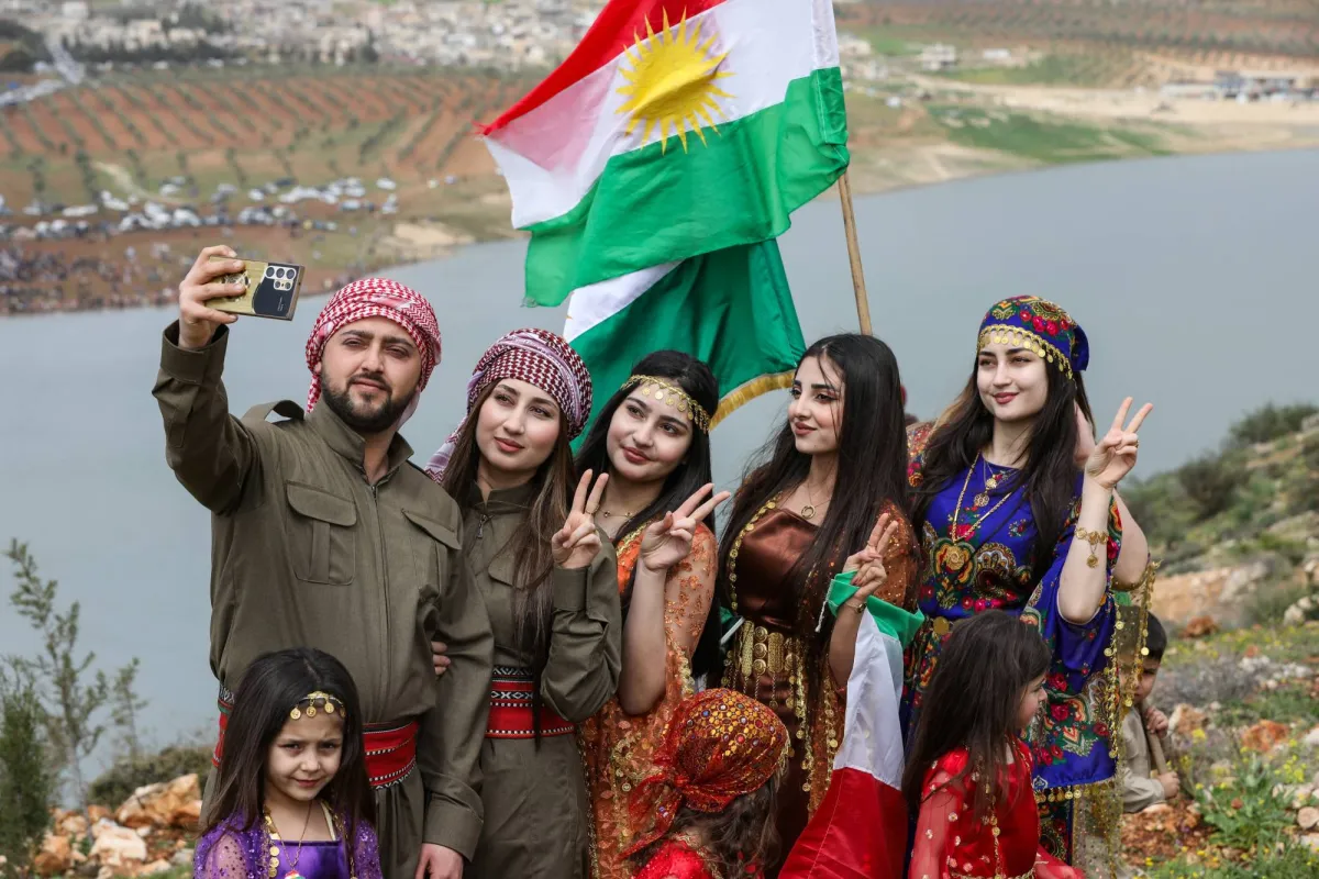 توترات في سوريا بعد حادثة انزال العلم السوري في عين العرب والقامشلي