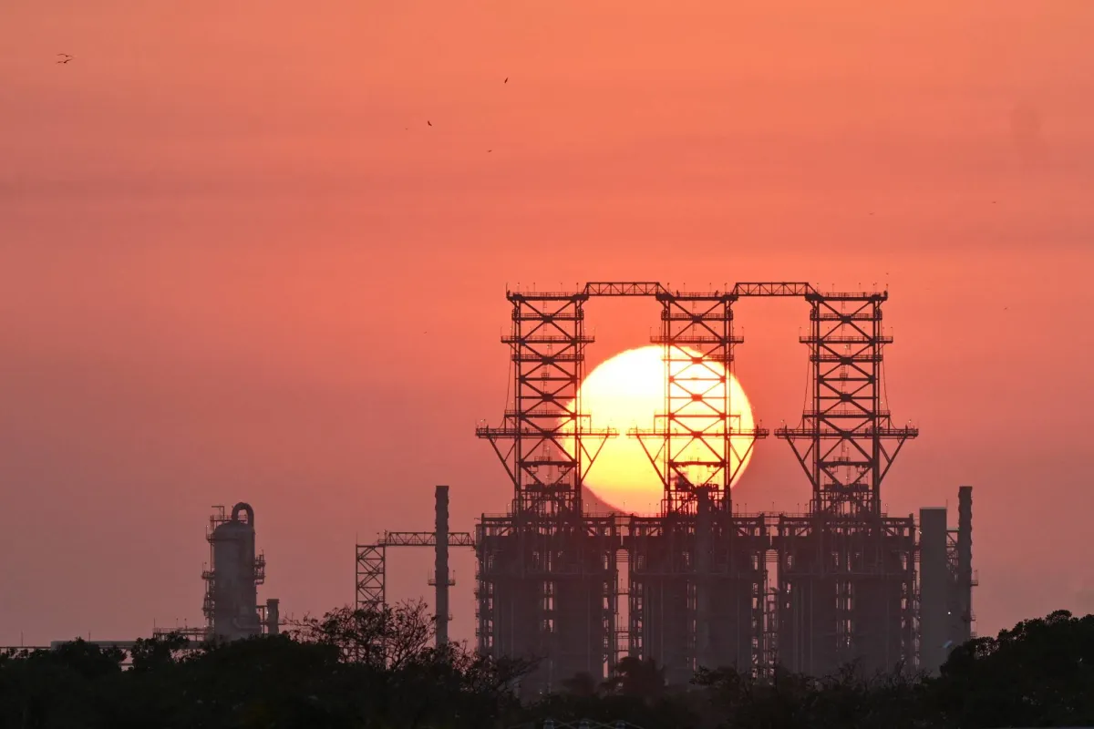 لغز ال 15 دقيقة صفقات نفطية ضخمة تسبق اعلان ترامب