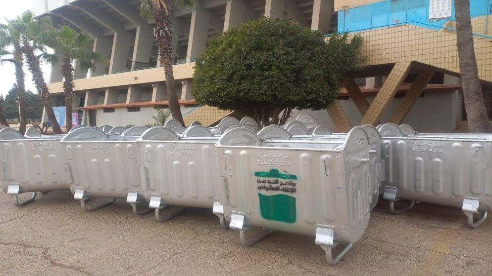 البيئة تنهي توزيع حاويات وسلال نفايات في اربد