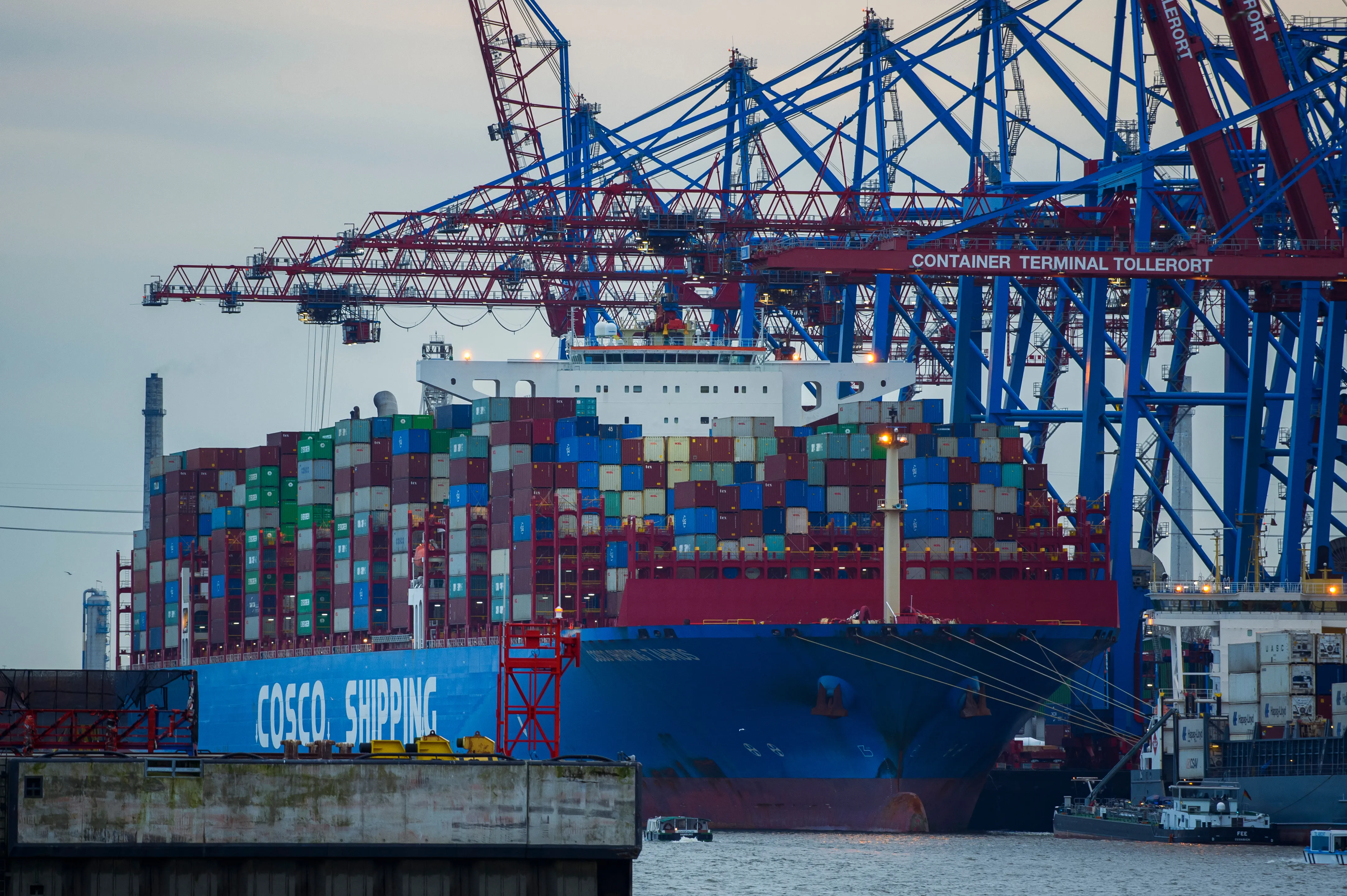 كوسكو الصينية تستأنف شحن البضائع للخليج والعراق