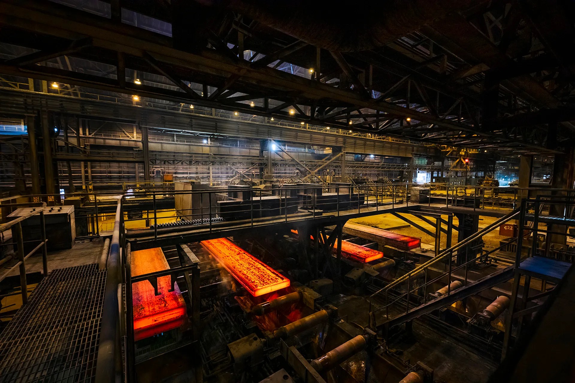 الحرب تطال قطاع الصلب في ايران وتهدد ركائز الاقتصاد