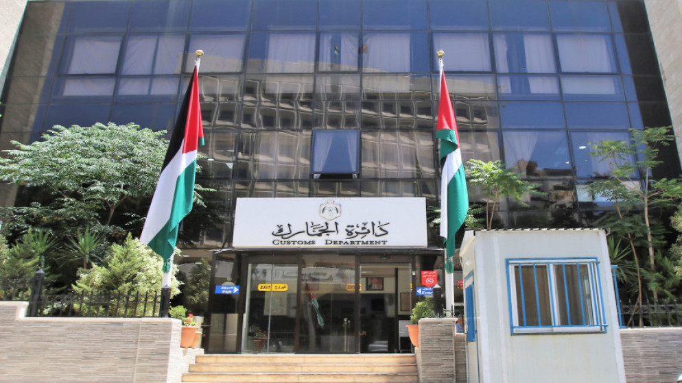 نقابة تجار الالبسة تزور دائرة الجمارك لبحث تسهيل الاستيراد