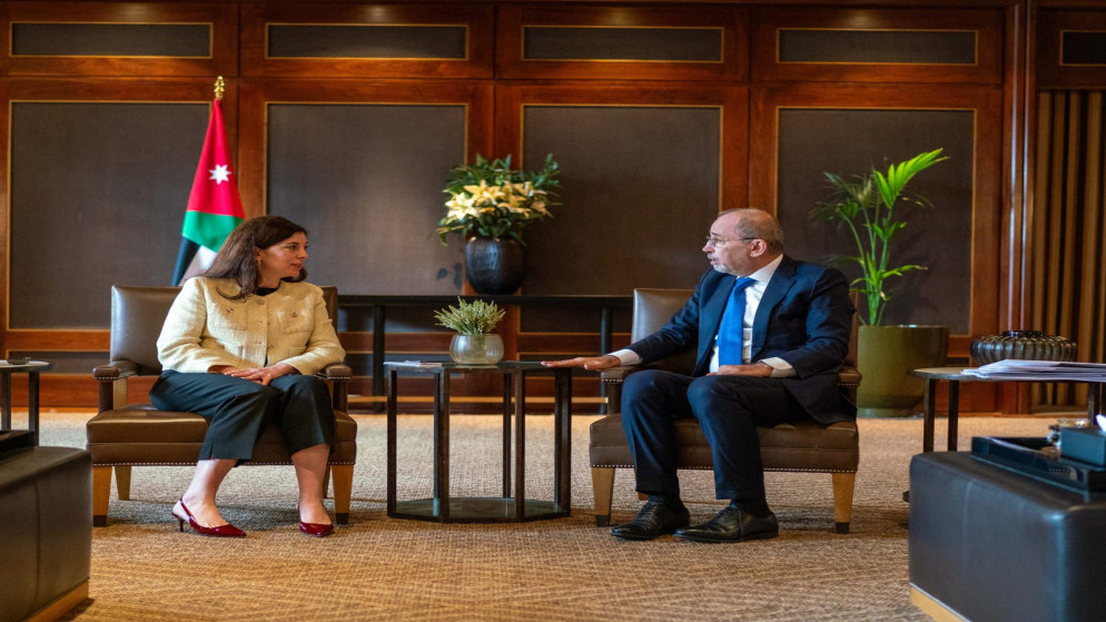 وزير الخارجية يبحث مع وفد فرنسي تداعيات التصعيد بالمنطقة