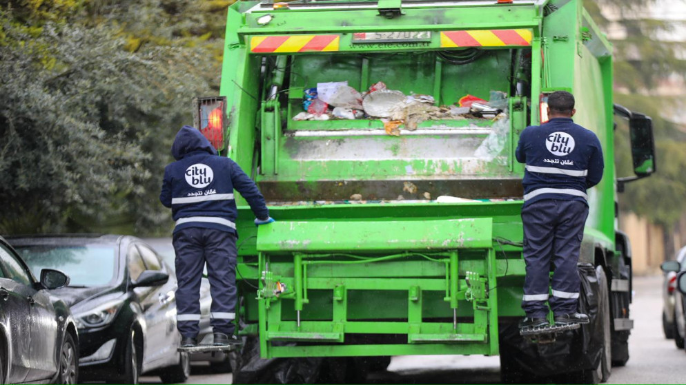 امانة عمان تبدا جمع النفايات في زهران وطارق