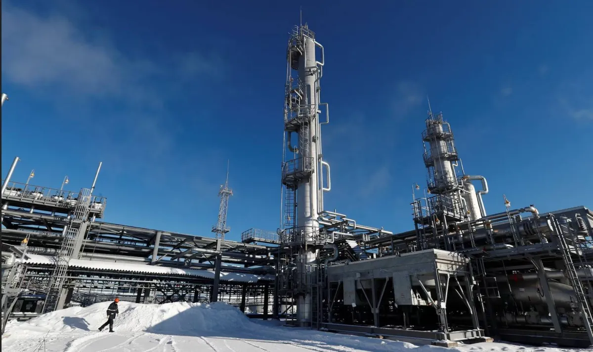 سلوفاكيا تدعو لرفع العقوبات عن النفط والغاز الروسيين