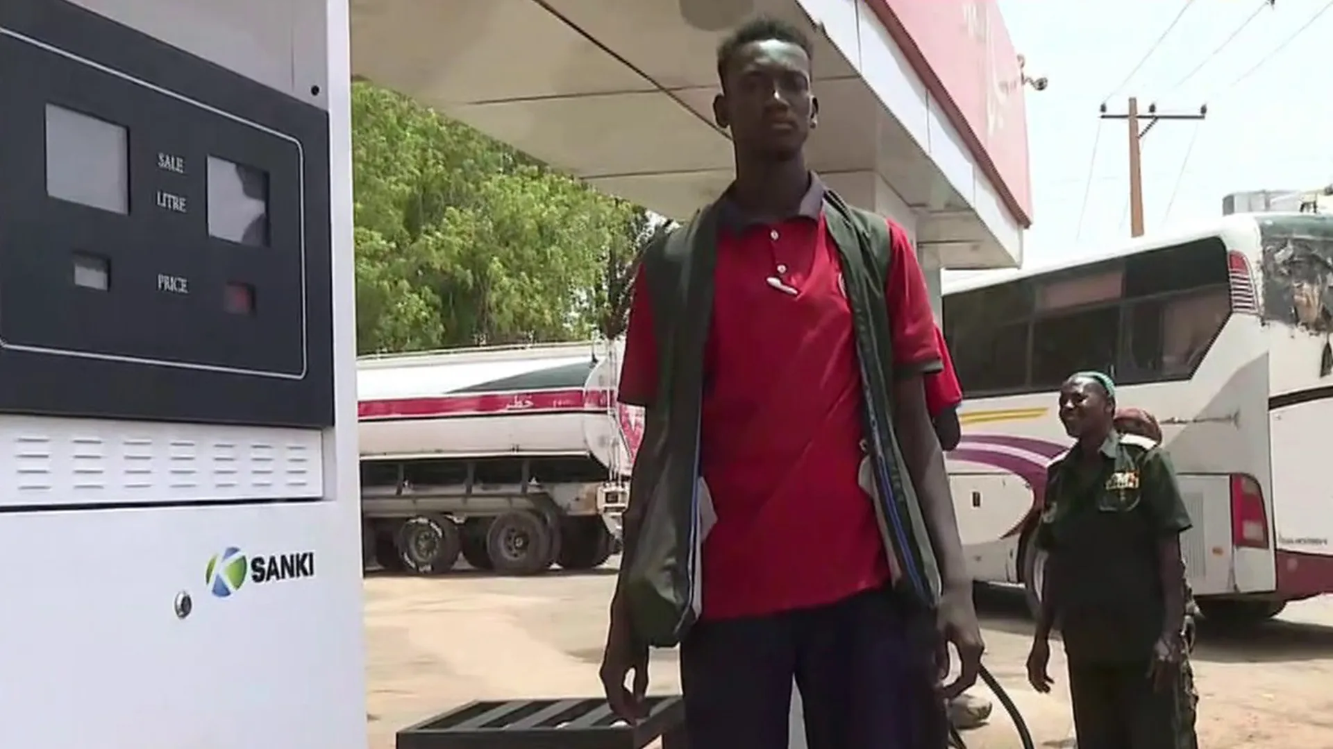 ارتفاع اسعار الوقود يثقل كاهل السودانيين بسبب تداعيات حرب ايران