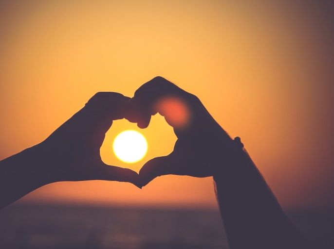 هل للحب دينٌ وهوية؟